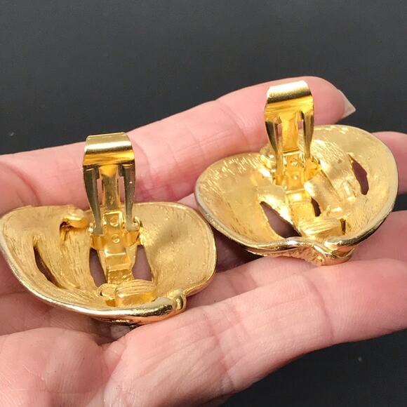 Vintage Signed Craft Runway Oversized Brutalist Textured Gold Clip On Earrings - Picture 13 of 16